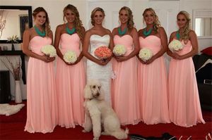 安く結婚式のための長い花嫁介添人のドレス2017夏の恋人のシフォンのフリルのラフルの名誉ガウンの床の長さ女性のフォーマルな着る