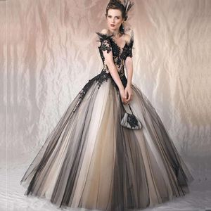 2016 Fashion Country Gothic Brautkleider Sexy Bling Perlen Spitze Applikation Schulterfrei Kurzarm Schwarz A-Linie Tüll Korsett Brautkleider