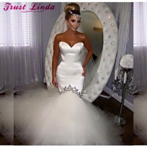 Charmig älskling sjöjungfru bröllopsklänning enkel kristallsatin med tyll brud bröllopsklänningar vestido de novia anpassad Made328p