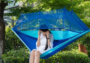 Bärbar höghållfast fallskärm tyg tvivel camping hängmatta hängande säng med myggnät sovande hängmatta för camping och vandring