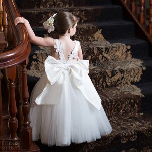 Piękne kwiaty dziewczyny sukienki na wesela małej dziewczynki koronki aplikacje do góry otwarte plecy formalna sukienka Specjalne okazje Suknie Oversize Bow