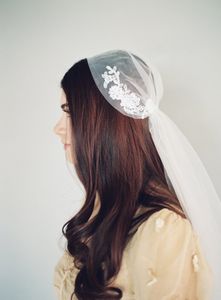 Two Layer Juliet Cap Wedding Veil Applique Cut Edge Knee Length Bridal Veil With Comb Tulle 361