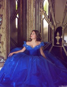 2021 Amazing Royal Blue Organza Ball Gown Askepott Quinceanera Dresses Pärlad golvlängd söt 16 år tävling GOWSQC63238E