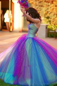 Blaue und lilafarbene Regenbogen-Ballkleid-Quinceanera-Kleider 2021 mit Sweep-Zug, perlenbesetzten, schnürbaren Sweet-16-Partykleidern