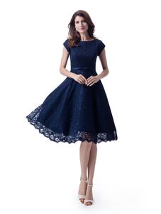 Vintage Dark Navy Blue Lace Short Modest Bridesmaid Dresses With Cap Sleeves A-line Knee Length Informal Country Wedding Bridesmaid Robes