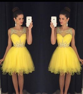 2016 barato vestidos de homecoming jóia pescoço amarelo tule cristal frisado uma linha festa curta formatura de baile de formatura