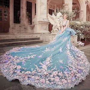 Abiti da sposa da giardino di lusso 2018 Abito da sposa con treno cattedrale primaverile con applicazioni floreali in pizzo rosa 3D Fiori fatti a mano Scollo a V profondo