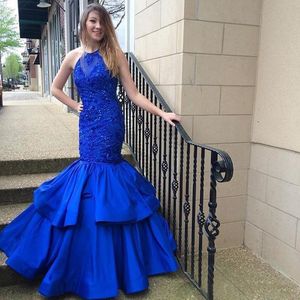 Mode 2017 prom klänningar sexig bling pärlstav kristall ren spets applique halter elegant kungliga blå sjöjungfru tiered formella kväll festklänningar