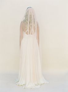 High Quality Best Sale Alloy Comb Elegant Romantic Waltz White Ivory Cut Edge Veil Bridal Head Pieces For Wedding Dresses