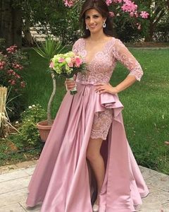 2017 Dusty Pink Sheer Neck Sexy Mother Prom Klänningar med Half Sleeves Appliques Afton Dress Party Gown Lace