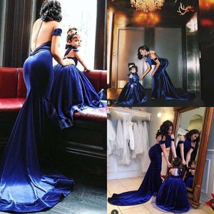 Modest 2016 Ny Moder och dotter Velvet Evening Dresses Sexig Halter Off Shoulder Backless Diamonds Lång Formell Kappor Prom Party EN8019