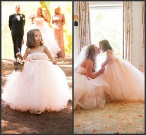 Hermosos vestidos de niña de flores para el banquete de boda Ivory Tulle Princesa Niños Vestidos de comunión Spaghetti Baby Vestidos de desfile