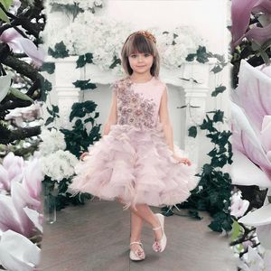 Custom Made Blush Special Flower Girl Sukienki Koraliki Aplikacje Pióro Vintage Krótkie Suknie Ślubne Bez Rękawów Suknie Ślubne Dla Mała Panny Młodej Koronki