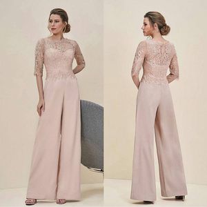 Billiga Jumpsuits Lace Mother of the Bride Pant Suits Bateau Neck Half Sleeves Bröllop Gästklänning Chiffon Plus Size Mothers Groom Dresses