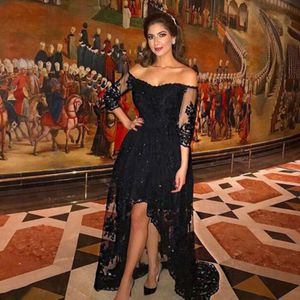 2019 Arabskie suknie wieczorowe Suknie Czarne Koronki Off The Ramię Iluzja Połowa Rękawy Zroszony Open Back High Niski Prom Party Suknie