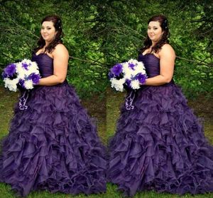 カラフルなプラスサイズボールガウンのウェディングドレス2017紫の恋人のフリルオーガンザRuchedブライダルガウンレースアップフロアの長さのウェディングドレス