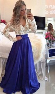Royal Blue Modest Prom Klänningar med långa ärmar V Neck Pärlor Illusion Back Lace Taffeta Eleganta Teens Prom Kappor Full Sleeves Billiga Sale