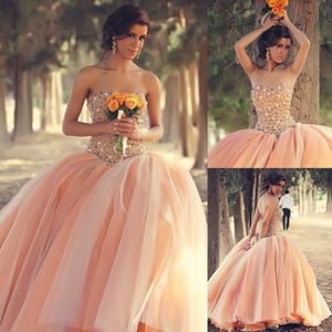 Custom Peach Ball Gown Prom Klänningar Sexig Stropplös Beaded Quinceanera Klänningar Formell Vestidos Festa 2018 Sweet 16 Dresses Party Aftonklänning