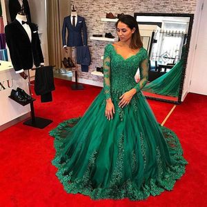 2019 Emerald Green Lace Appliques Långärmad kvällsklänning En linje V Neck Court Train Kvinnor Formell Kväll Party Dress Gowns Royal Blue