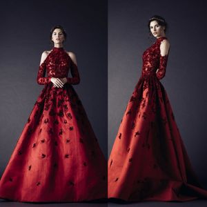 赤いロングラミカディイブニングドレス繊細なビーズハイネックウエディングドレス長袖床の長さのフォーマルなイブニングドレス