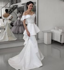 Elegancka Biała Syrenka Peplum Suknie Wieczorowe Zużycie Ramię Formalne Suknie Sweep Pociąg Vestidos Festa Satin Długa sukienka