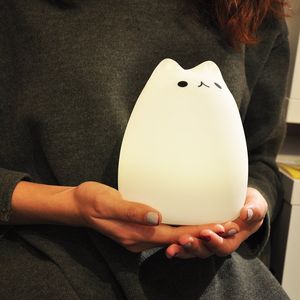 Lampada da comodino per bambini a LED portatile ricaricabile USB per animali in silicone Lampada da comodino per bambini a forma di gatto colorato a doppia luce respiratoria a 7 colori per la cameretta dei bambini