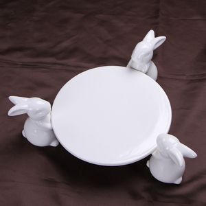 Creative Ceramics Rabbit Cake Plate Stand Dekorativ porslin Bunny Statue Frukter Plattan Moderpersonprydnad Gåva och hantverk