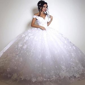 African Ball Gown Wedding Dresses Vintage V Neck Cap Sleeves 3D Appliques Wedding Gowns Tulle Arabic Dubai African Bridal Dress
