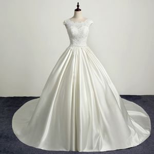 Abiti da sposa semplici ed eleganti di nuovo arrivo Abiti da sposa con corsetto senza schienale senza maniche con scollo rotondo trasparente Abito da sposa con applicazioni di pizzo in rilievo