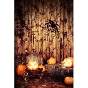 Fröhliche Halloween-Kinderhintergründe, Vintage-braune Holzwand, Boden, Spinnennetz, Kürbisse, Laterne, Holzwagen, Koffer, Kinderfotohintergrund