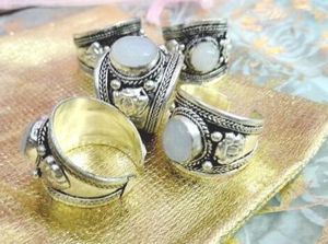 Retro Style Fashion White Moonstone Ring Nepal Tibet Silver Lace Justerbar