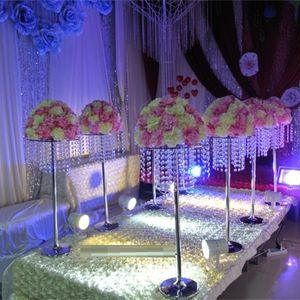 高い結婚式のテーブルの装飾の結婚式の花のボールスタンドの中心部