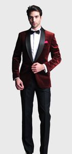 Burgundy Velvet Slim Fit 2020新郎Tuxedosウェディングスーツカスタムメイド新婦のベストマンプロムスーツブラックパンツ（ジャケット+パンツ+ hanky）