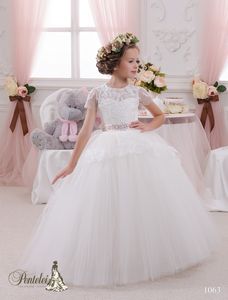 2016 Mini-Brautkleider mit kurzen Ärmeln und bodenlangen Spitzenapplikationen, Ballkleid, wunderschöne Blumenmädchen-Kleider mit perlenbesetzter rosa Schleife