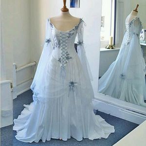 Keltische Vintage-Brautkleider in Weiß und Hellblau, farbenfrohe mittelalterliche Brautkleider, U-Ausschnitt, Korsett, lange Ärmel, Applikationen und Blumen