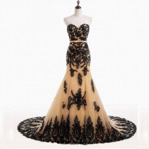 Abiti da sposa vintage a sirena in pizzo nero con applicazioni di pizzo nero Abiti da sposa con corsetto a cuore indietro Splendidi abiti da sposa con strascico di corte