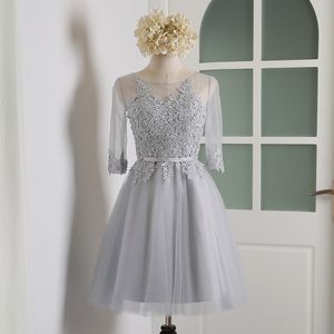 Bateau Pescoço Lace Tule Curto dama de honra vestido com meia mangas 2019 joelho comprimento vestido de festa cinza