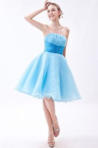 2017 Sexy Strapless Sky Blue Ball Gown Homecoming Dress With Pleat Organza Knee-Length Graduation Prom Party Gown BH14