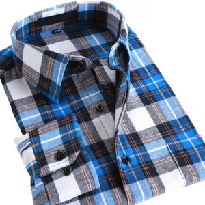 Wholesale-ニューフランネル格子縞の男性シャツ長袖ブラシをかけられたコットンシャツスリムソフトシャツレジャースタイル男の服ホワイトブルーブラック