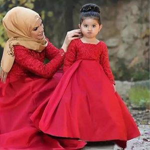 2019 Мусульманин с длинным рукавом платье девушки цветка для свадьбы красное кружево и атласные детские платья выпускного вечера дешевые платье соответствия матери и дочери