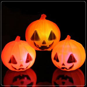 LED Novità Illuminazione Zucca Luci Decorazioni di Halloween Lanterna in plastica RGB Lampada da notte con testa di teschio Dimensioni 7 x 7 cm