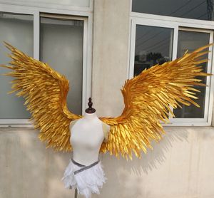 Dekoracja imprezy Wróżka Wing Costumed Gold Angel Feather Wings na pokaz fotografii ślubnej