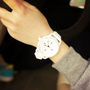 Neue Ankunft Schwarz Weiß Paar Uhren Tische Mode Harajuku Zauber Farbe Analog Große Zifferblatt Männer Frauen Silikon Uhr Kleid Uhr