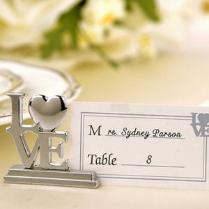 Weitere Hochzeitsgeschenke LOVE Tischkartenhalter aus Metall mit passendem silbernen Sitzclip als Partygeschenk