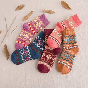 Wool Socks Winter Women Warm Socks Fashion Colorful Thick Socks Ladies Girls Wool Casual Snowflake Sock 5 design BC526