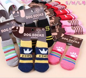 husdjur hund katt varma strumpor för vinter söta valp hundar mjuk bomull anti-slip stickning väv sock skid bottom dog socks kläder 4pcs / set