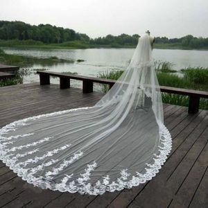 Luxuriöser zweilagiger Brautschleier mit Spitzenapplikation, 3 m langer, kathedralenlanger Hochzeitsschleier mit freiem Kamm
