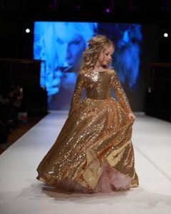 Goldfarbene Pailletten-Festzug-Kleider für kleine Mädchen 2019, glitzernd, mit langen Ärmeln, formelle Kleidung für Kinder, Ballkleid, Blumenmädchenkleider for304A