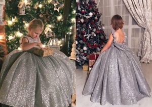 Silver Ärmlös Bullklänningar Backless Bow Girls Pageant Klänningar Golvlängd Sequins Bling Flower Girl Dress for Wedding Birthday Party Wear