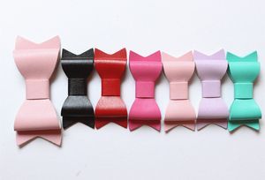 Bez klipów Hotsale PU skórzane łuki Mini rozmiar Klips do włosów Mały Bowknot Faux Shinning Hairpins 24 sztuk / partia Hurtownie Hurtownie Dziewczyny Noworodków Klipy dziecięce